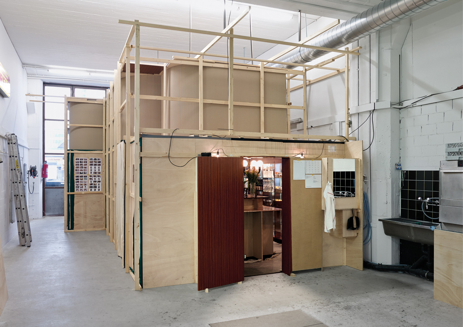 Krönlihalle Bar, eine begehbare Skulptur und gleichzeitig eine ehemalig funktionierende Bar