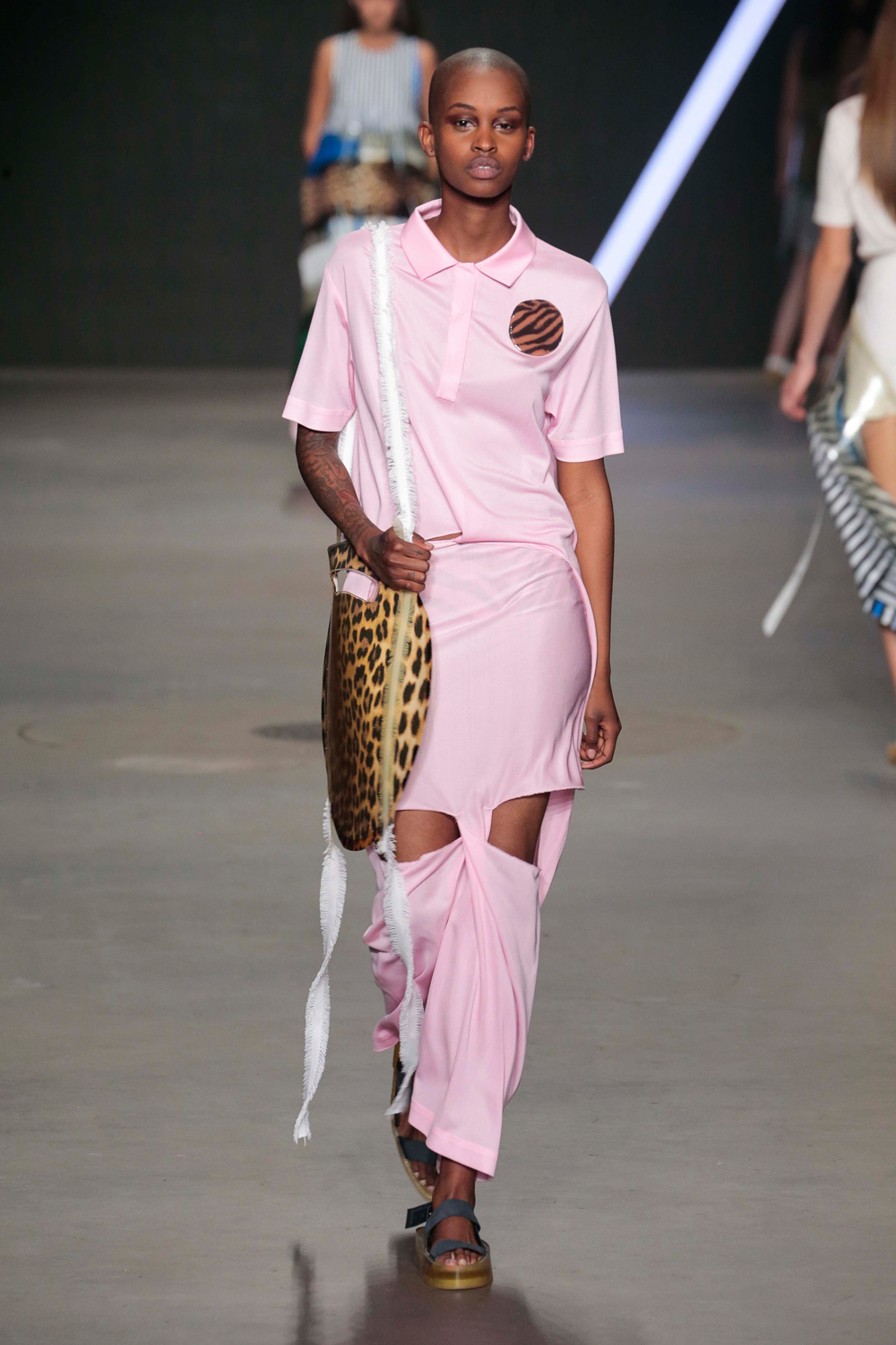 #1, Frauenkollektion und Accessoires, Diplomarbeit