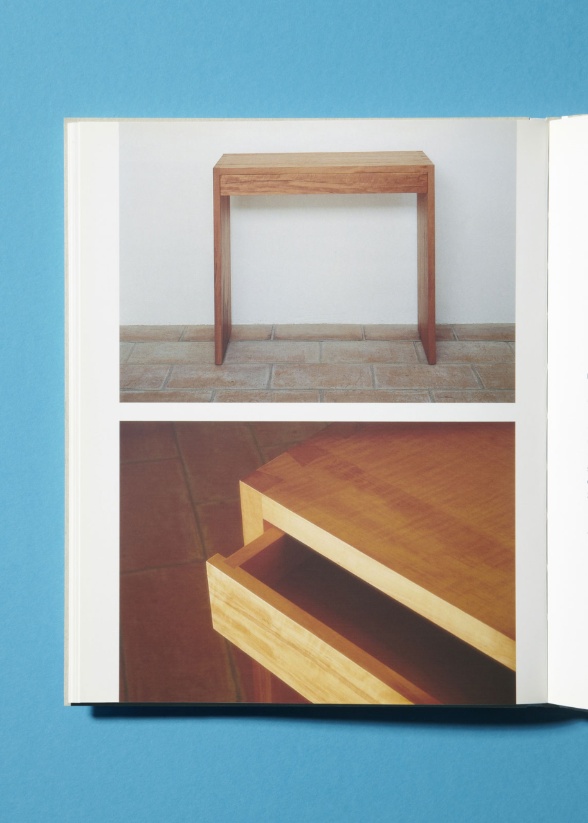 Kleiner Tisch mit Schublade aus Birnbaum