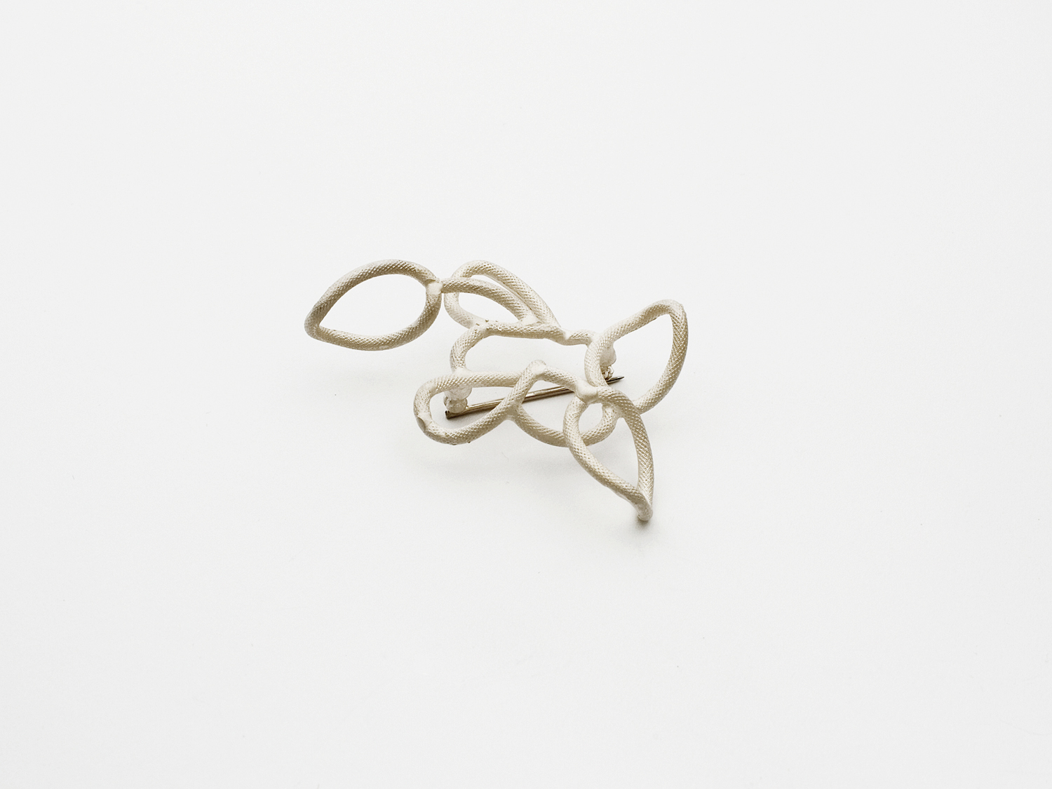 'Back to the roots - Erbstücke und andere Familiengeschichten', brooch