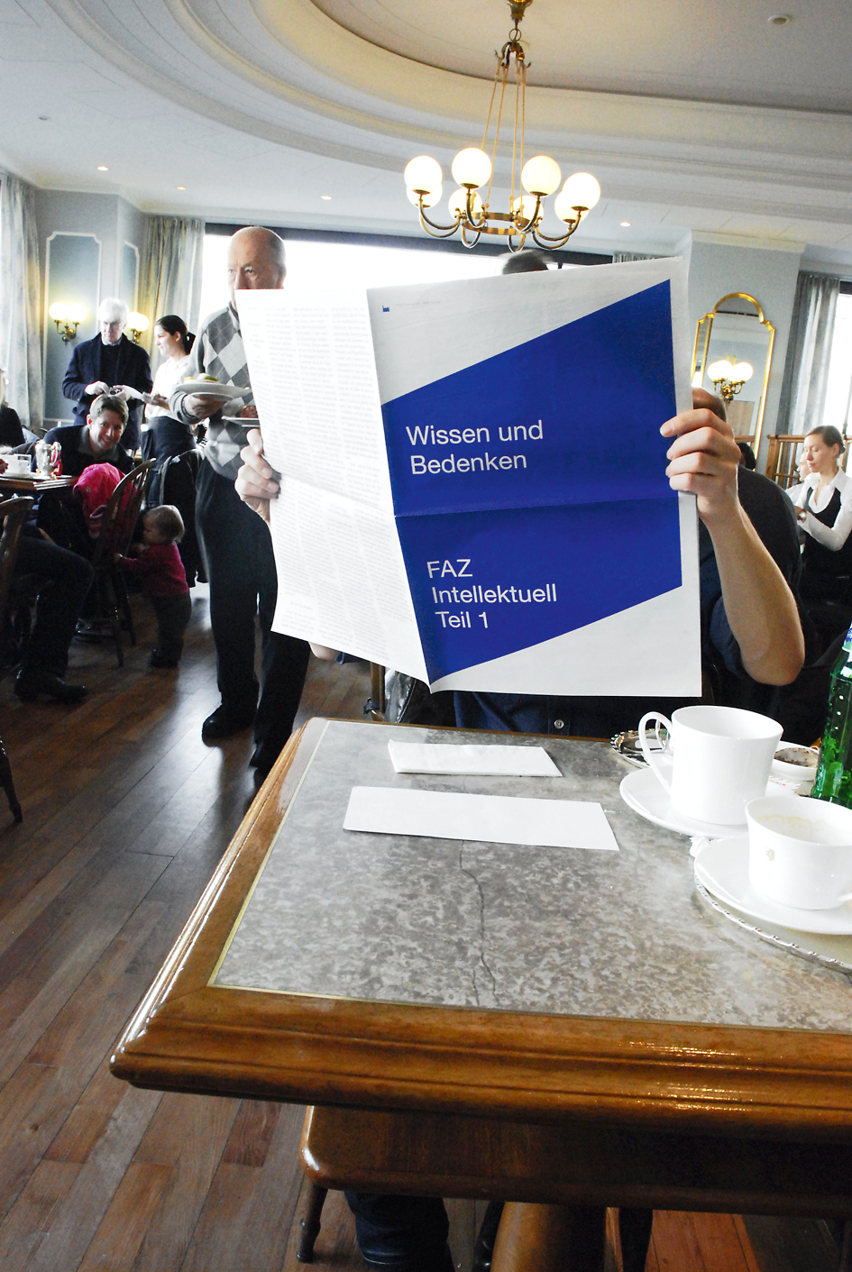 'Wissen und Bedenken. FAZ Intellektuell Teil1', 11/2008, (in collaboration with Katja Gretzinger)