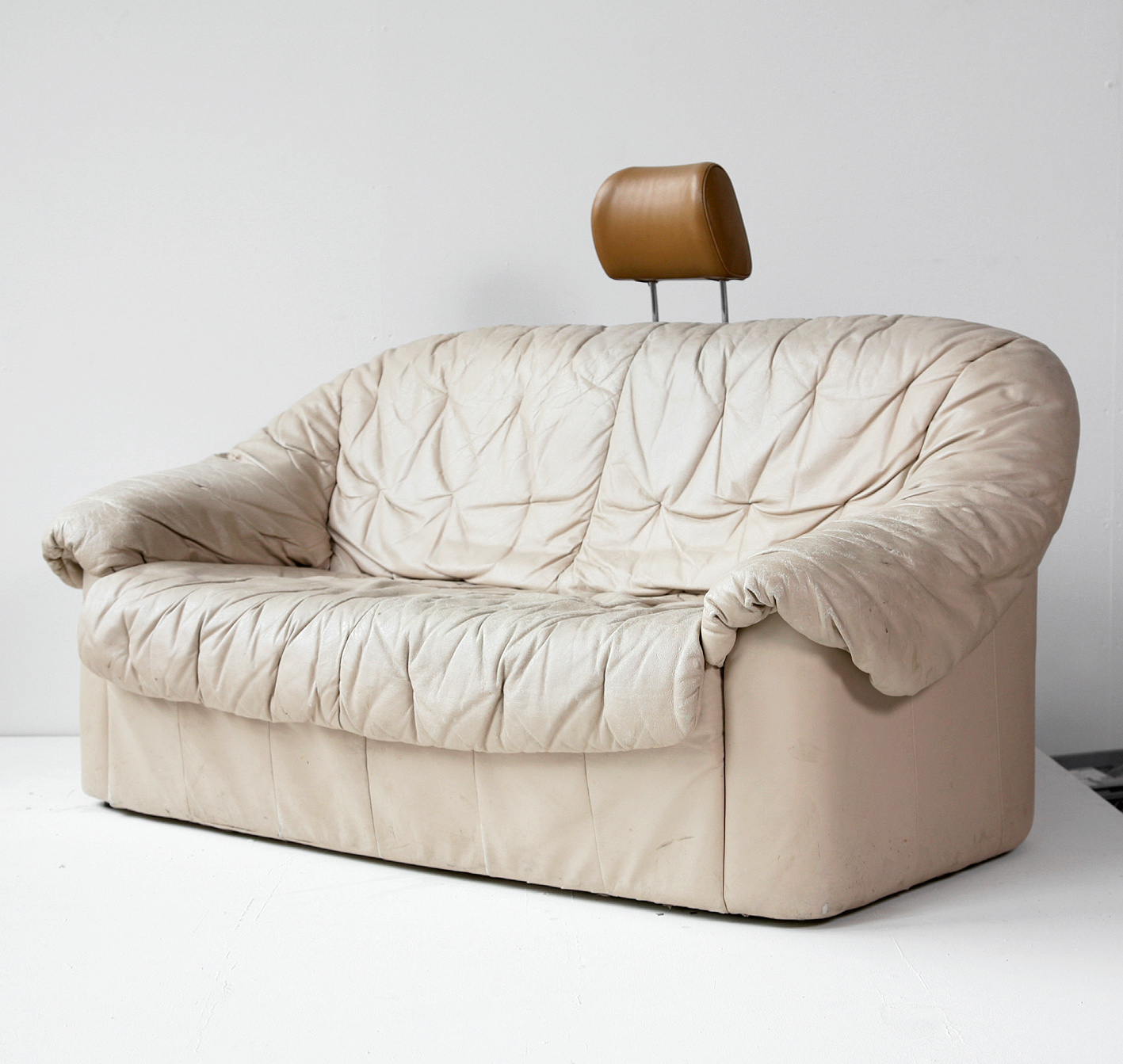 'Copy by Kueng Caputo' (2008), copy from 'Cartoon' by Gamplus Fratesi (2008)