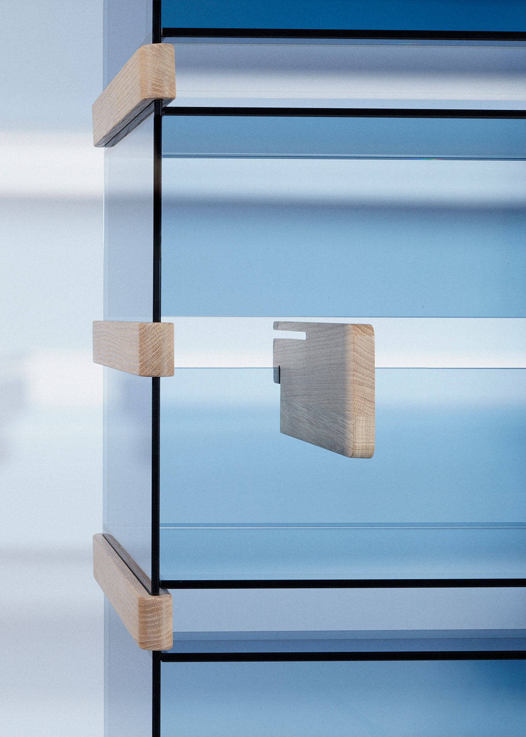 'PILE', shelf for Glas Trösch