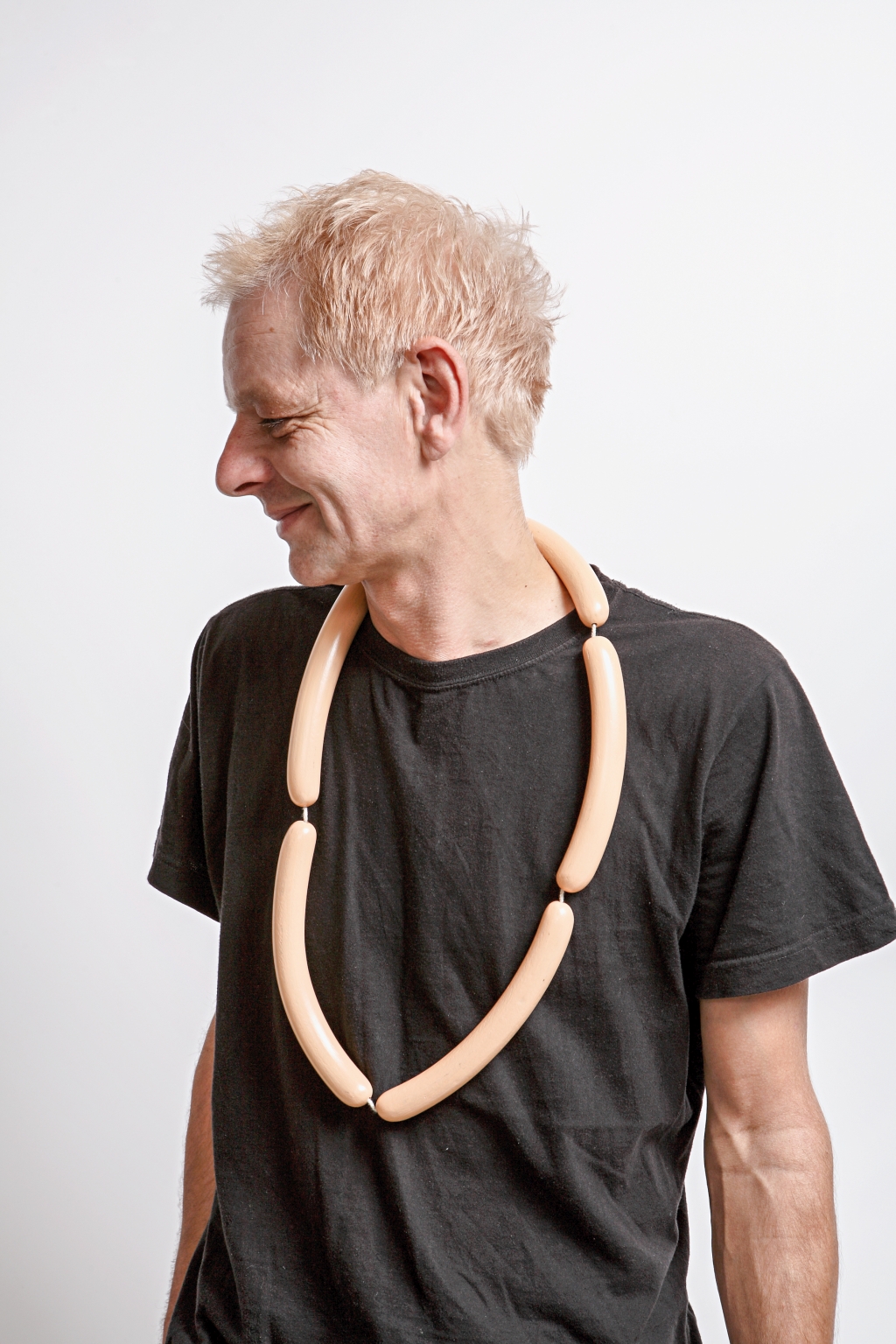 David Bielander, Thonet 01 (Wienerle), necklace, bentwood, 1999 © the author. Photo © Dirk Eisel