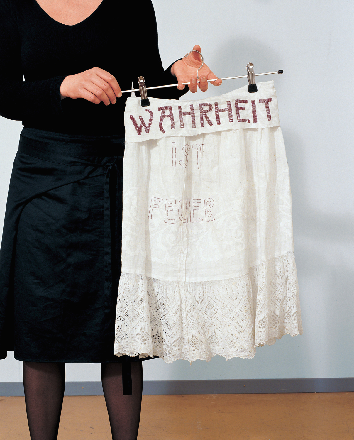 'Kleben Sägen Weben gegen den Ungeist'