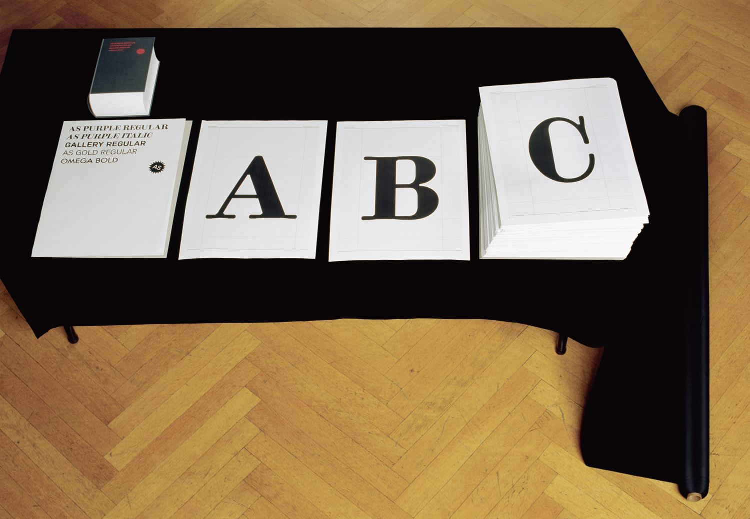 Police de caractères “Purple Regular”, “Purple Italic”, “Omega Bold“, “Gallery Regular”