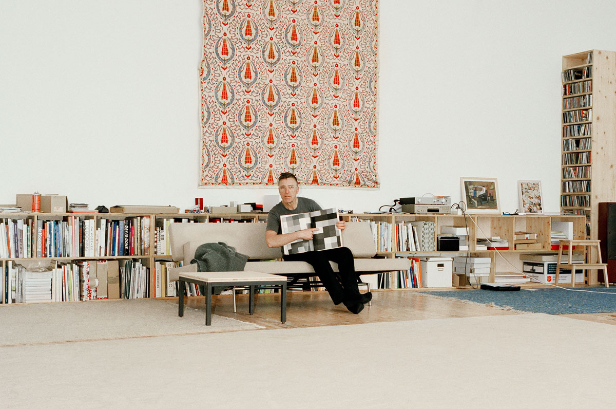 Albert Oehlen. In der Wohnung